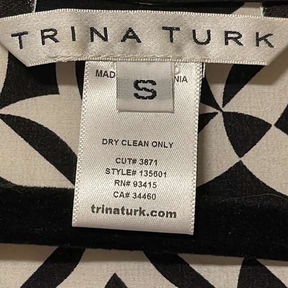 TRINA TURK 100% Silk Top Black White Cold Shoulder Mosaic Tile Print - Picture 4 of 7